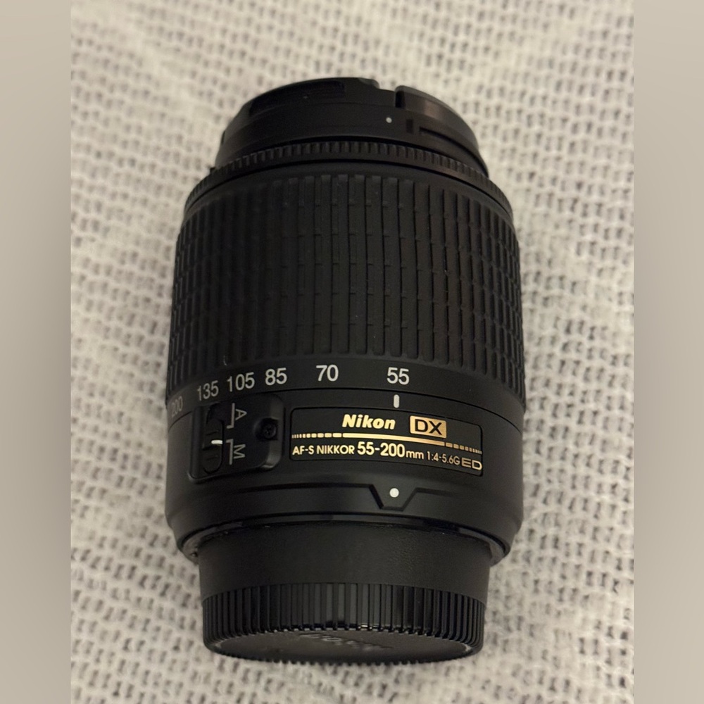 Nikon AF-S DX NIKKOR 55-200mm f/4-5.6G DX SWM ED Telephoto Zoom Lens